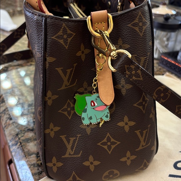 Montaigne MM - M41056
LV Brown Monogram Crossbody
Brand New Looks - Picture 8 of 11